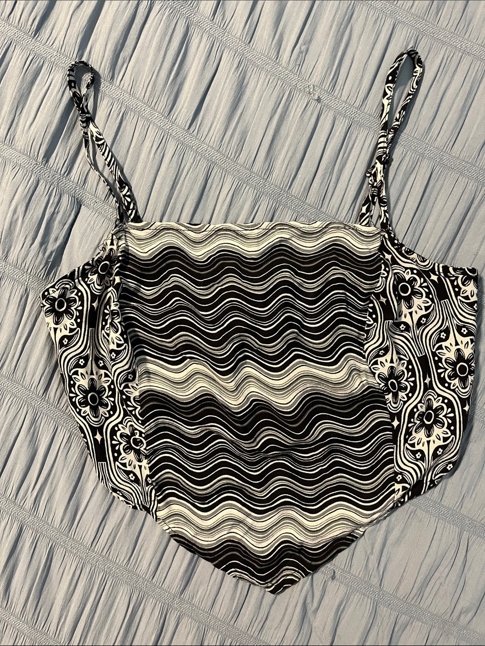 SO Black & White Wave Print Crop Tank